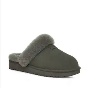 UGG Discoquette Genuine Shearling Slide Slipper Women’s size 9 EUC